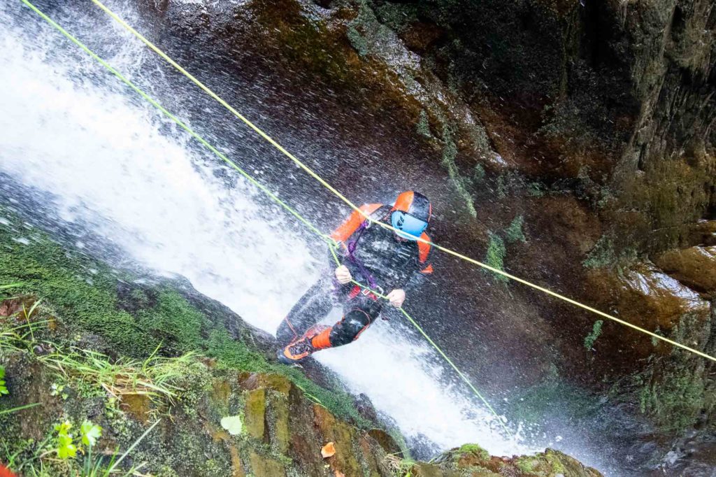 tyrolienne canyoning cascade rappel