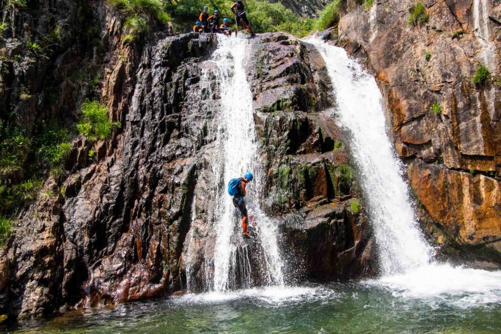 rappel corde glissé cascade roche