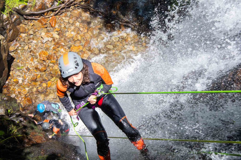 rappel corde sourire canyoning