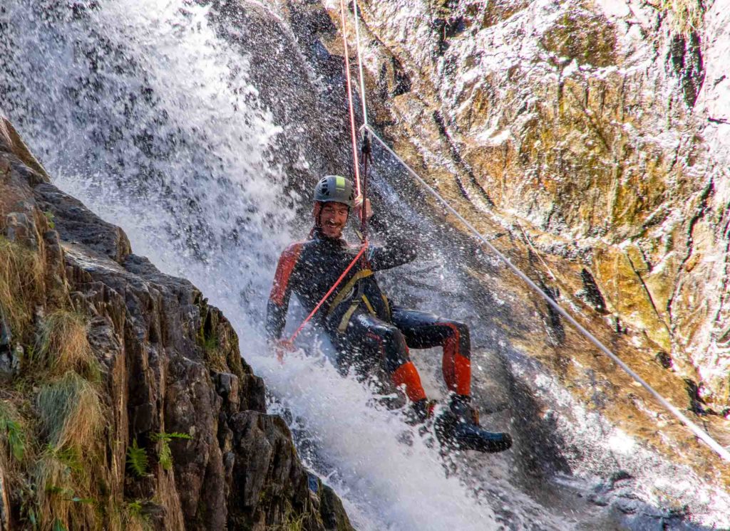 rappel tyro tyrolienne cascade sourire